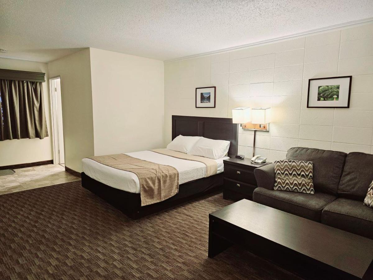 Canadian Motor Inn Grande Prairie Ngoại thất bức ảnh