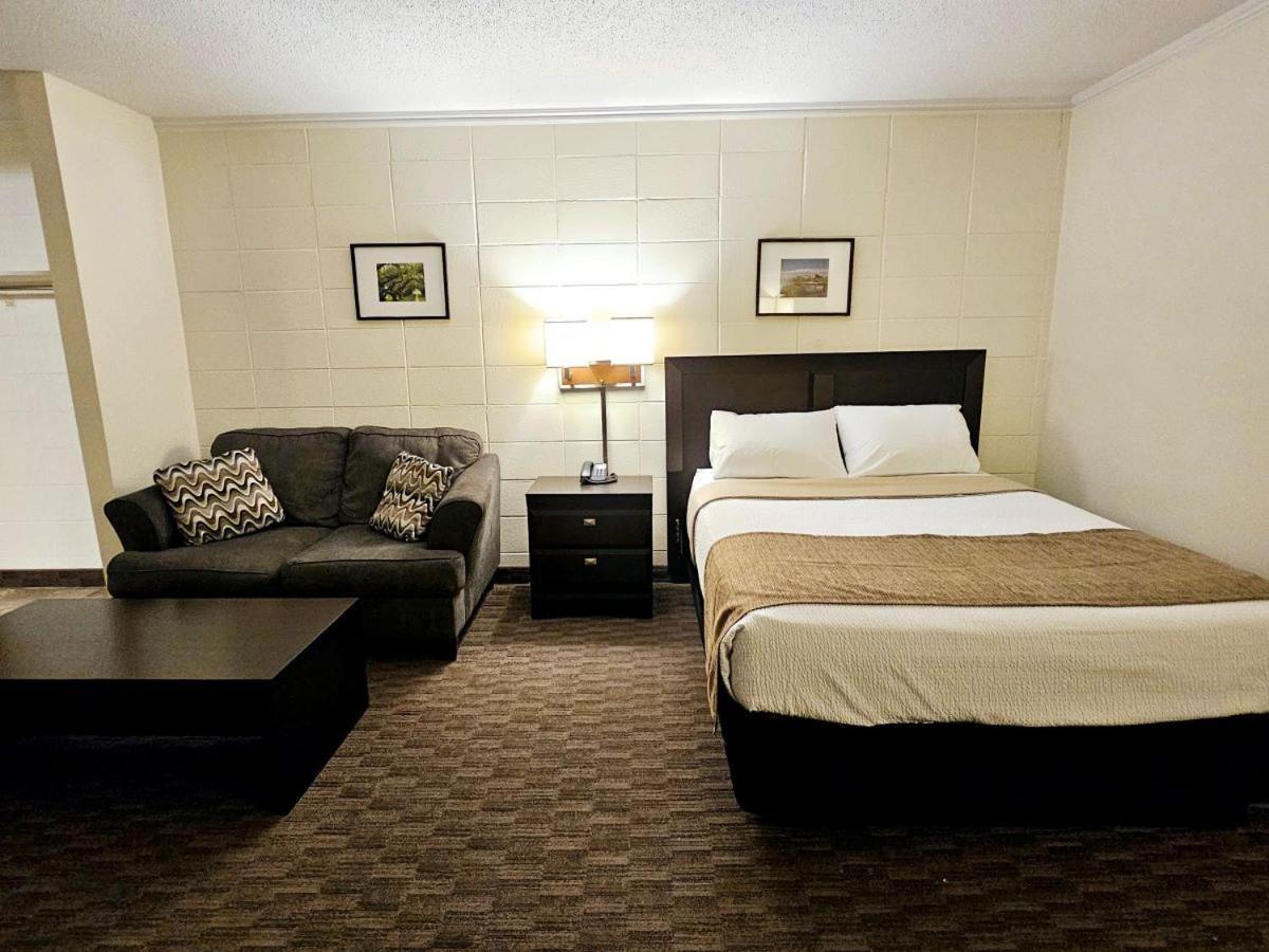 Canadian Motor Inn Grande Prairie Ngoại thất bức ảnh