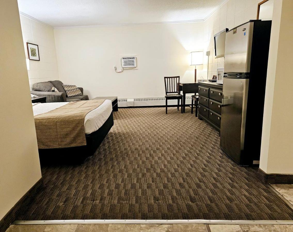 Canadian Motor Inn Grande Prairie Ngoại thất bức ảnh